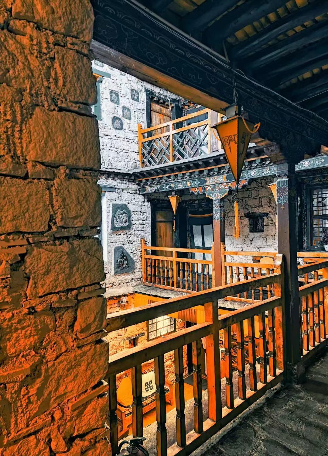 Shambhala Palace Hotel Lhasa Dış mekan fotoğraf